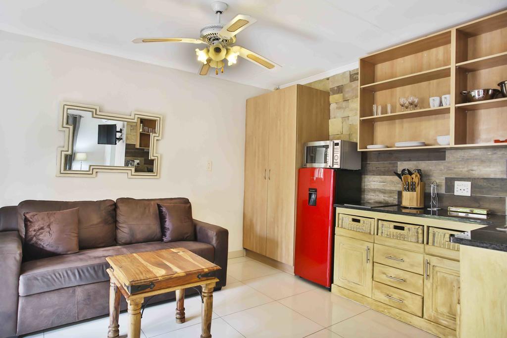 Accommodation At Vans No Loadshedding 켄투리온 외부 사진